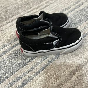 Toddler Vans slip on skate shoes in black, size toddler 6